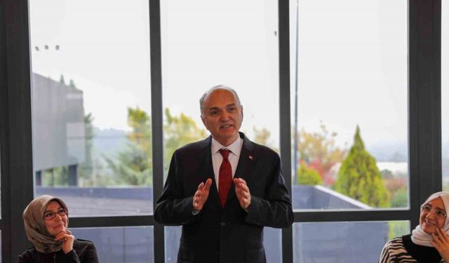 Başkan Özlü’den gençlere: "Kendiniz olun"