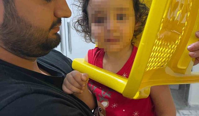 Batman’da kafası plastik sandalyeye sıkışan çocuğu itfaiye ekipleri kurtardı