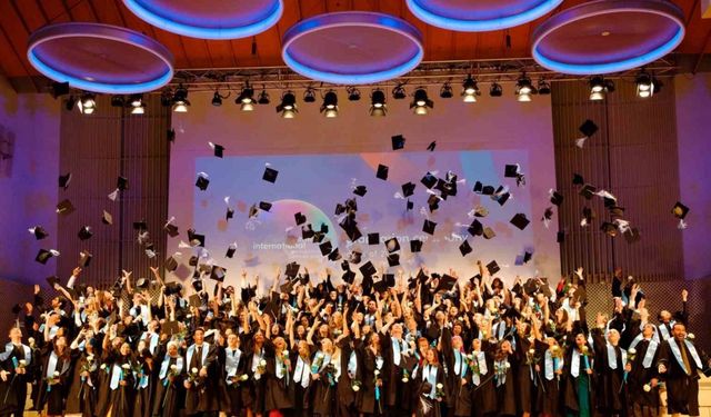 BAU Global ağındaki Berlin International Üniversitesi’nde mezuniyet coşkusu