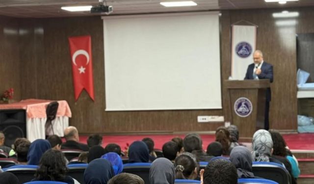 Bayburt’ta ‘Peygamberimiz ve Aile ahlakı’ konulu konferans düzenlendi