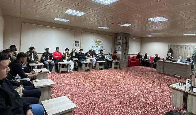 Bayburt’ta üniversite öğrencilerine Doğu Türkistan’daki zulüm anlatıldı