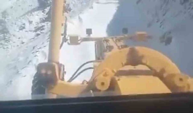 Bingöl’de mevsiminin ilk karı yağdı: Ekipler hemen harekete geçti