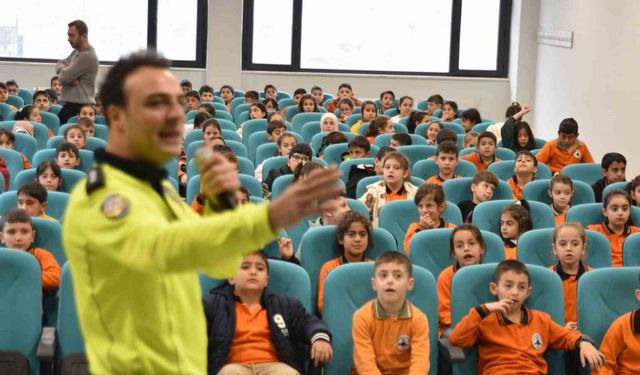 Bitlis Emniyet Müdürlüğünden çocuklara trafik eğitimi