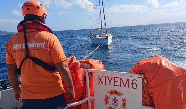 Bodrum’da makine arızası nedeniyle sürüklenen tekne kurtarıldı