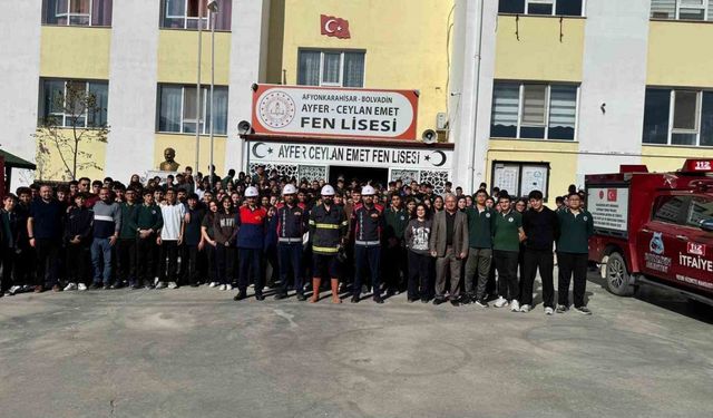 Bolvadin’de öğrencilere yönelik yangın eğitimi ve tatbikatı