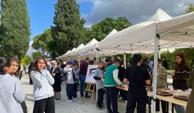 Bozkurt Anadolu İmam Hatip Lisesi öğrencileri, Gazze’ye destek amacıyla panayır düzenledi