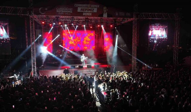 Bursa’da Buray’la ’Cumhuriyet’ coşkusu