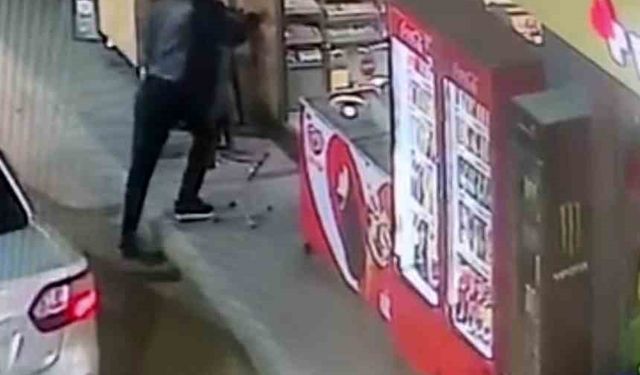 Cam kapıyı fark etmedi, kafasını çarpıp yere savruldu