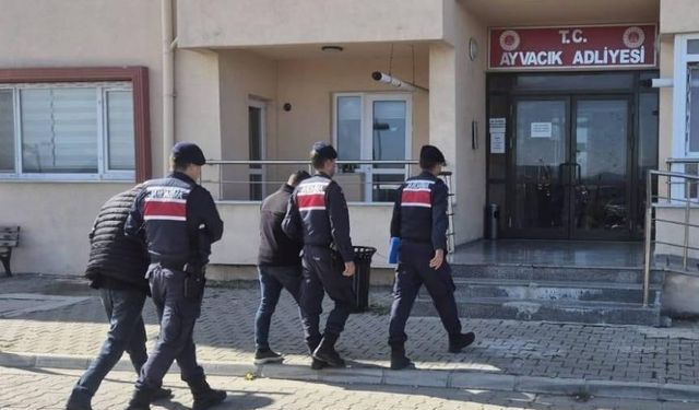 Çanakkale’de göçmen kaçakçılığı operasyonu; 9 organizatör, 3 şüpheli, 48 kaçak göçmen yakalandı