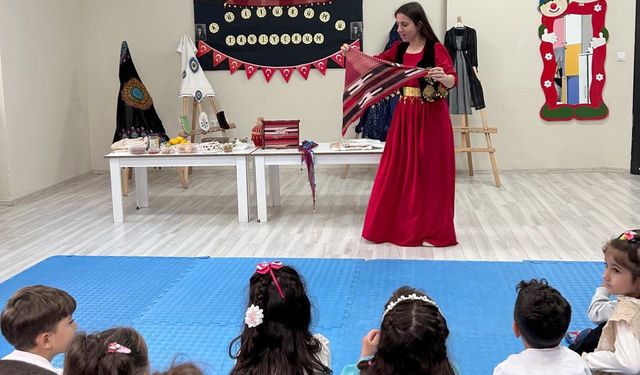 Çatak’ta miniklerden kültürel renklerle Cumhuriyet kutlaması