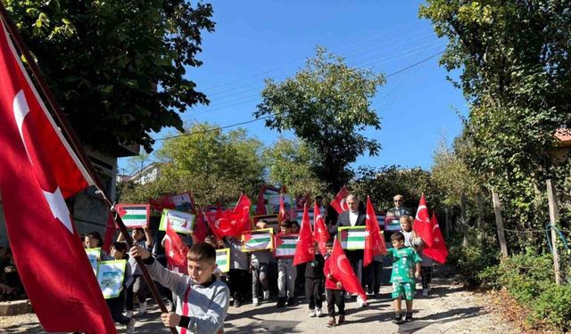 Çatalpınar’da minik yüreklerden Filistin’e barış çağrısı