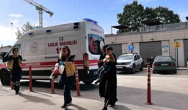 Çaydanlıktan üzerine kaynar su dökülen 2 yaşındaki çocuk yaralandı
