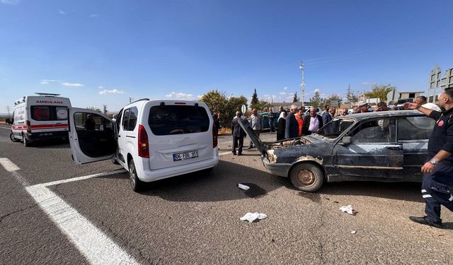 Cenaze yolunda kaza: 3 yaralı