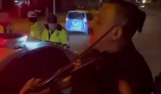 Cezaya fasıl molası: Darbuka ve kemanla oyun havası