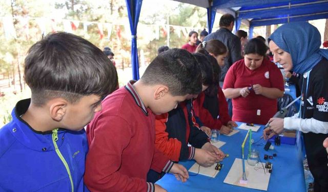 Çocuklar Şahinbey Belediyesi’nin Bilim Şenliği’nde doyasıya eğlendi