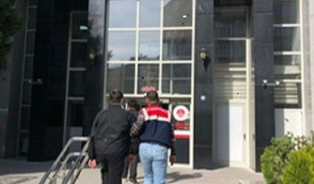 Çocuklara sosyal medyadan ’molotof’ hazırlama eğitimi veren şahıslara operasyon: 2 tutuklama