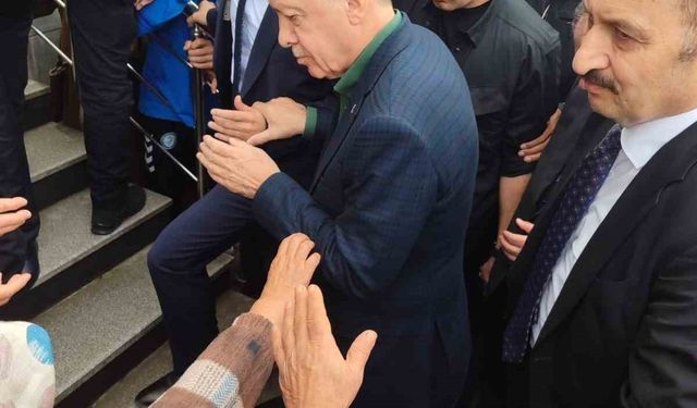 Cumhurbaşkanı Erdoğan cuma namazını Güneysu Merkez Camii’nde kıldı
