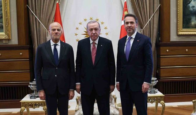 Cumhurbaşkanı Erdoğan, İtalya Milli Hidrokarbon Ajansı Başkanı Descalzi’yi kabul etti