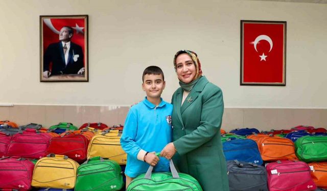 Cumhuriyetin 102. yılında öğrencilere anlamlı hediye