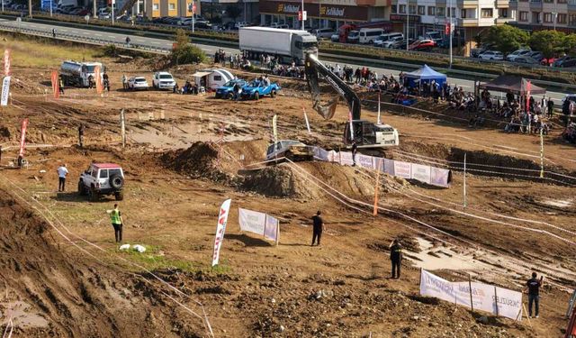 Deniz kenarında gerçekleştirilen zorlu Off-Road yarışları nefesleri kesti