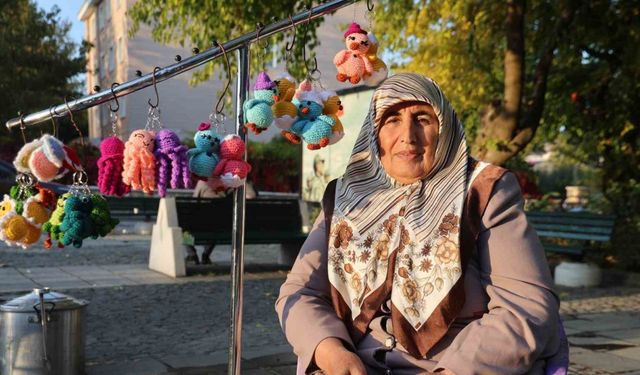 Deprem korkusu ve kanser hastalığını, amigurumi yaparak unutmaya çalışıyor