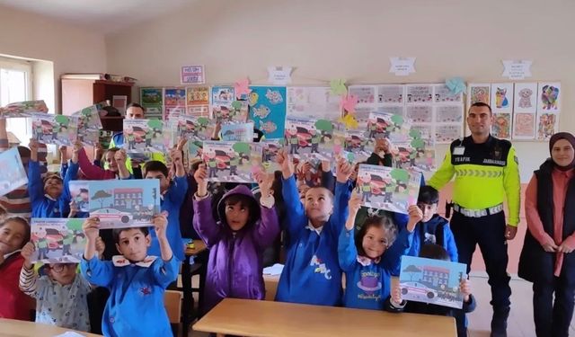 Diyadin’de jandarmadan öğrencilere trafik eğitimi