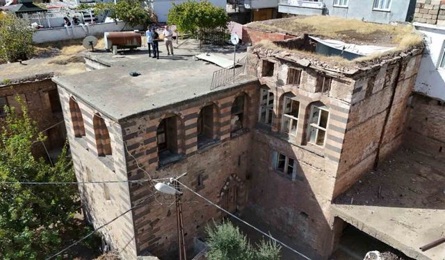 Diyarbakır’da zindanından su kuyusuna kadar olan 15. yüzyıldan kalma Beyler Konağı asırlardır varlığını koruyor