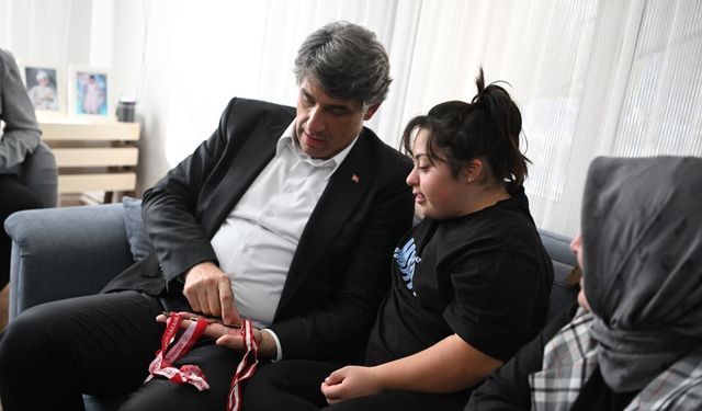 Down sendromlu Elanur, yüzmede birinci oldu