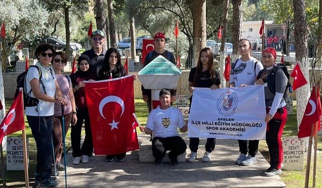 Efeler’de gençlerden vefa yürüyüşü