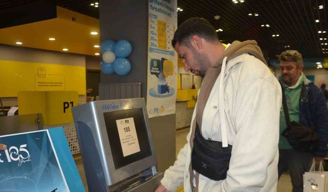 Ehliyetini yenilerken, günün talihlisi oldu