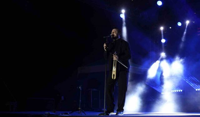 Ekin Uzunlar, Niğde’de unutulmaz bir konser verdi