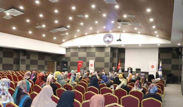 Elazığ’da Kur’an kursu öğreticileri bir araya geldi