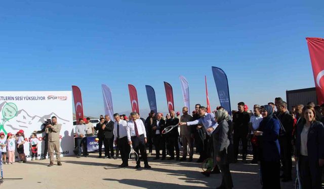 Enerji ve Tabii Kaynaklar Bakanı Bayraktar: "Artık bu dağlarda roket değil, raket sesi var"