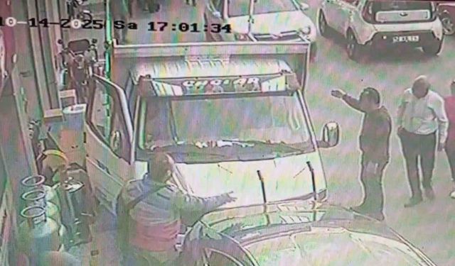 Epilepsi nöbeti geçiren sürücünün kaza anı kamerada