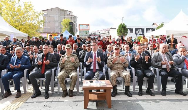 Erciş’te 2011 depreminde hayatını kaybedenler anıldı