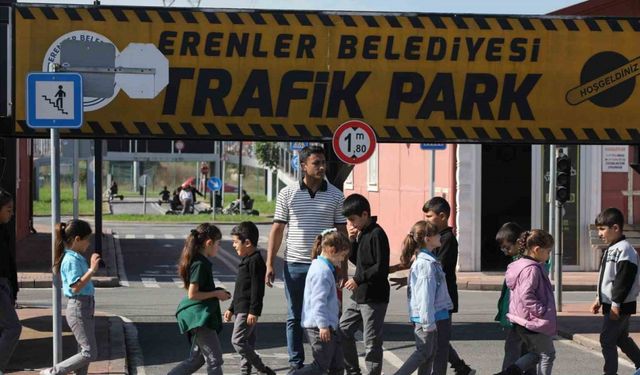 Erenler Belediyesi trafik parkında geleceğin sürücüleri yetişiyor