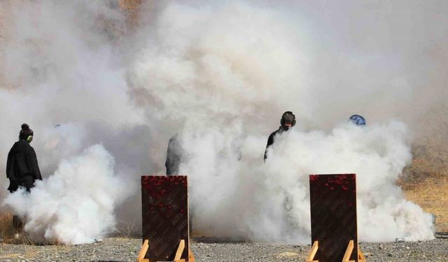 Erzincan polisi hedefi 12’den vuruyor