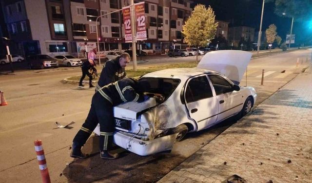 Erzincan’da iki otomobil çarpıştı, 1 kişi yaralandı