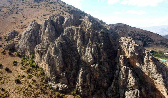 Erzincan’daki Kalecik Kalesinin tarihi Tunç Çağı’na dayanıyor