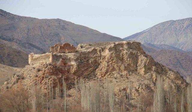 Erzurum’daki Kız ve Oğlan Kalesi ilgi bekliyor