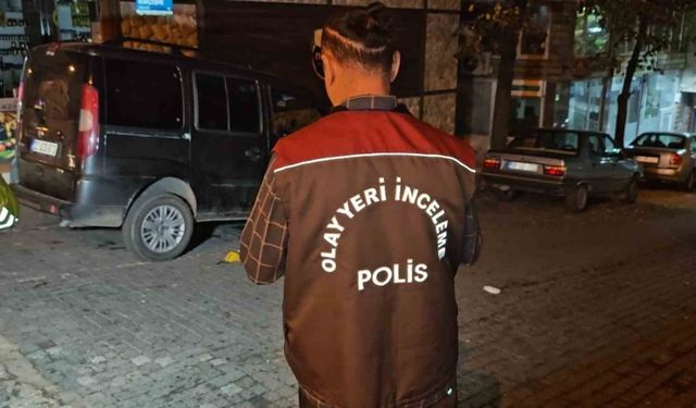 Eski eşini bıçakla yaraladı