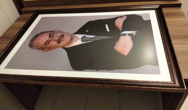 Eskişehir’de Yılmaz Büyükerşen’in fotoğrafları depolara kaldırıldı