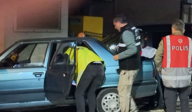 Ezine’de uyuşturucu operasyonu: Kokain ve 500 bin TL yakalandı