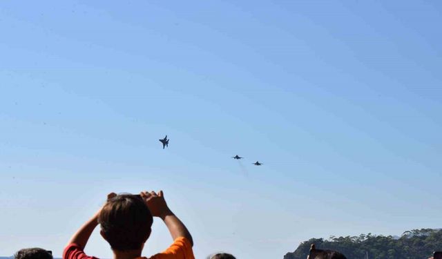 Fethiye’de Hava Oyunları Festivali’nde F-16’ların gösterisi nefesleri kesti