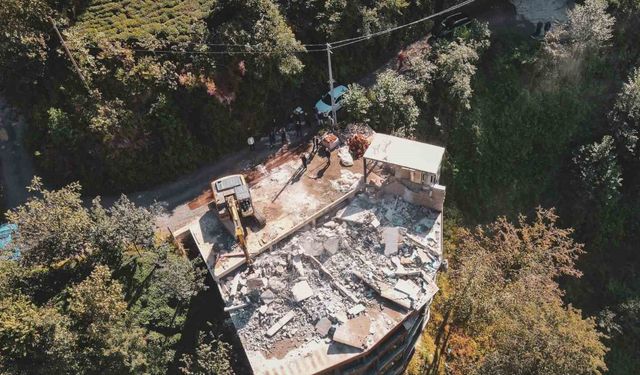 Fırtına Vadisi’nde kaçak ve riskli yapılar tek tek kaldırılıyor