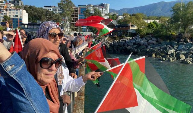 Gazze için tekne ile denize açıldılar