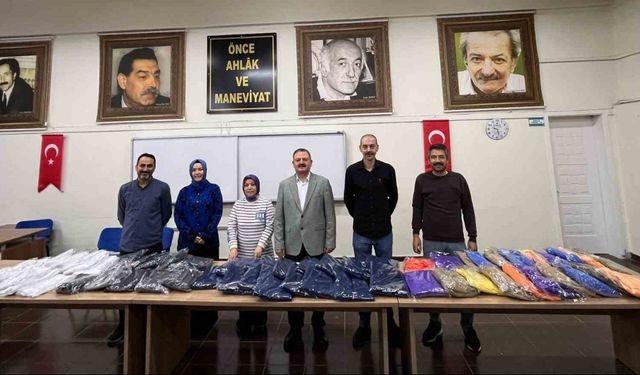 Gediz Halk Eğitim’de üretilen kışlıklar ihtiyaç sahiplerine ulaştırılacak