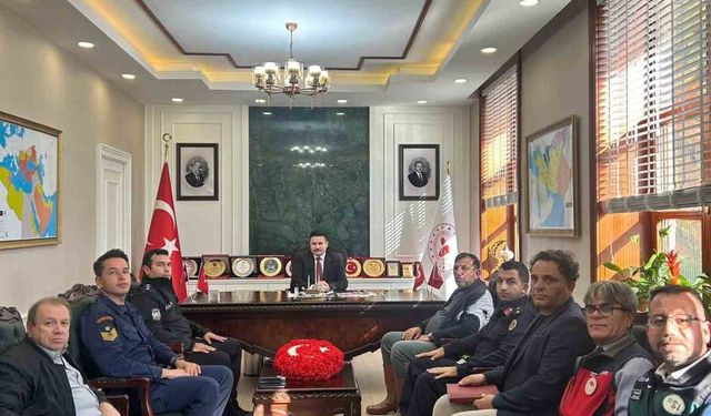 Gökçeada’da yaşanan sel nedeniyle afet ve acil durum toplantısı düzenledi