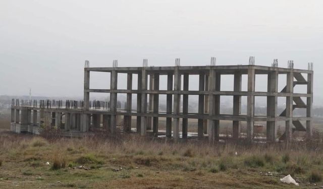 Gönen’de fakülte inşaatı yıllardır tamamlanamıyor: Hayırsever desteğiyle başlatılan proje sessizliğe büründü