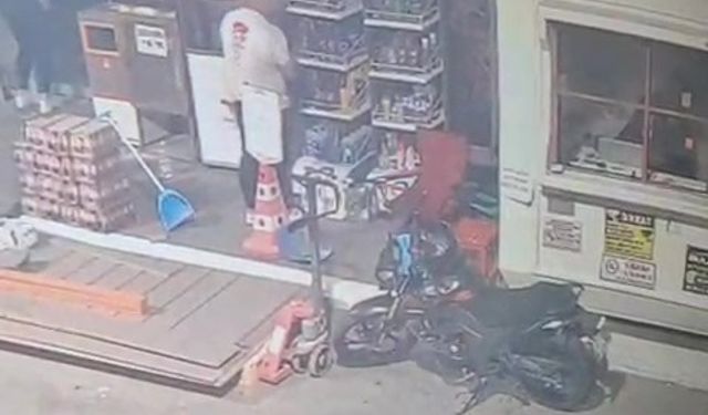 Görevlinin yanı başındaki rahat hırsızlar pes dedirtti